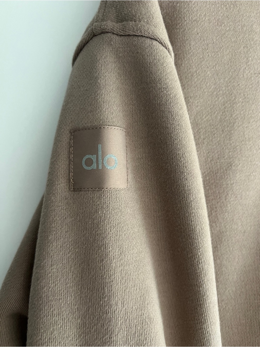 ALO Yoga Taupe VIP trench coat - Picture 4 of 5